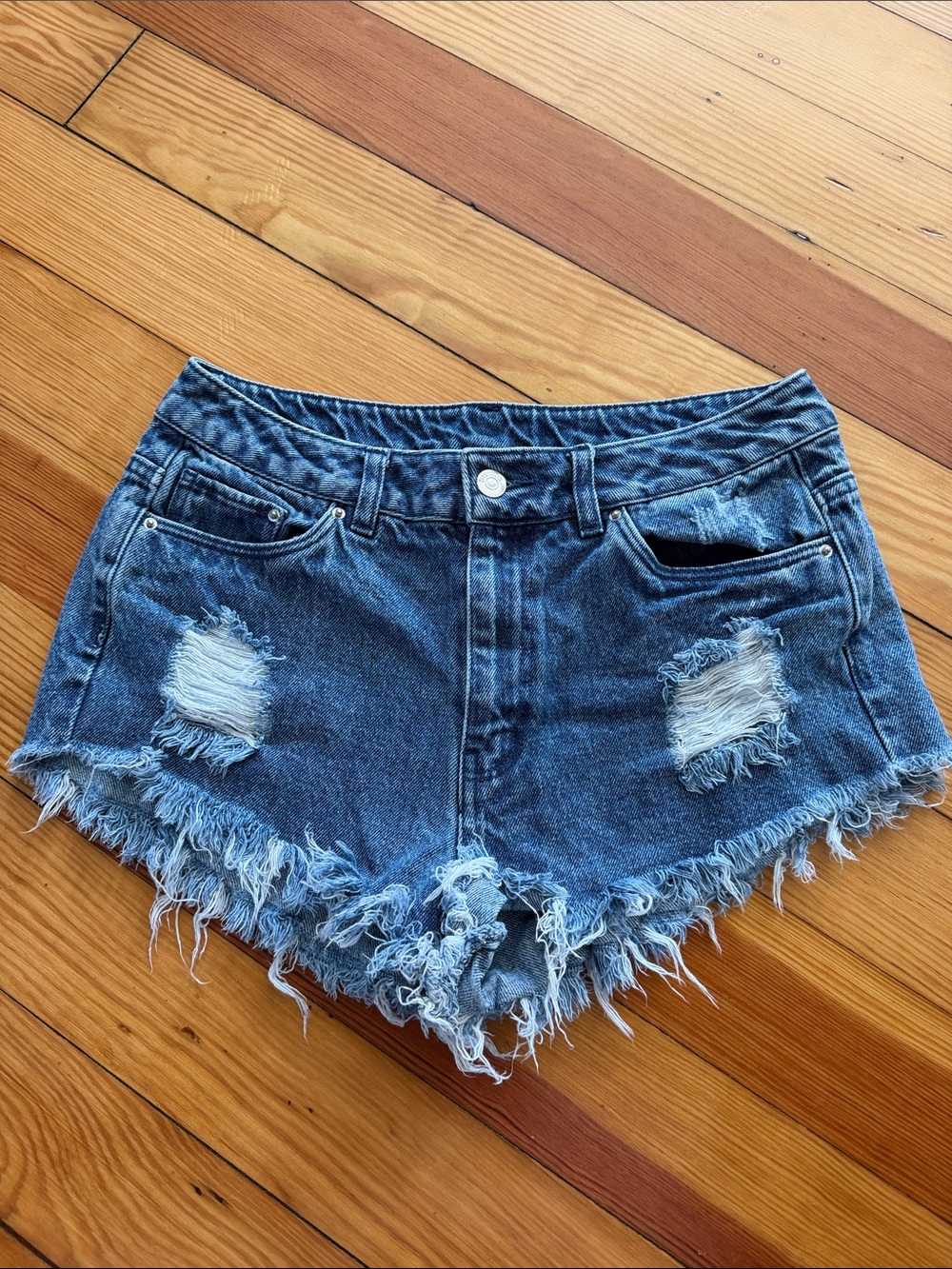 H&M Denim Distressed Frayed Hem Women's Shorts - Blue Size 8